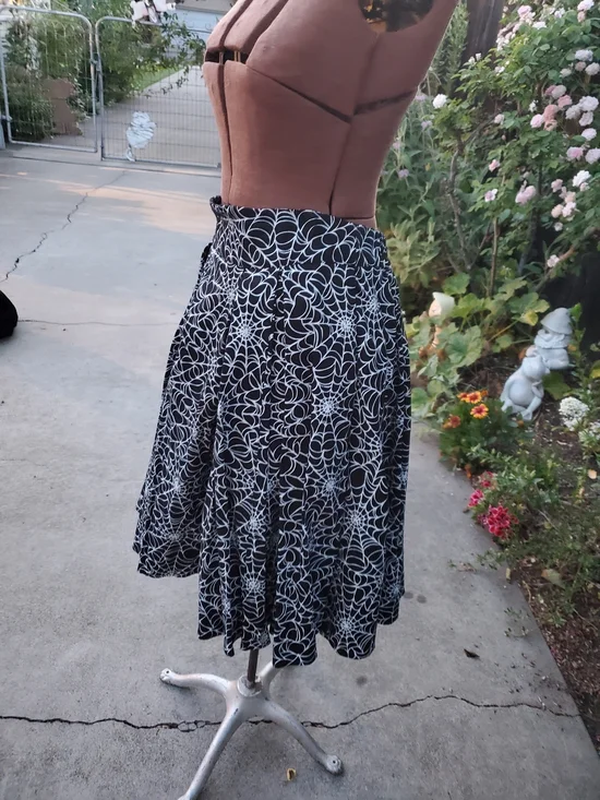 Pinup Couture/laura Barnes California Black & White Spiderweb Circle Skirt - Picture 3 of 8